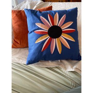 18x18 Room Essentials Flower Throw Pillow Set